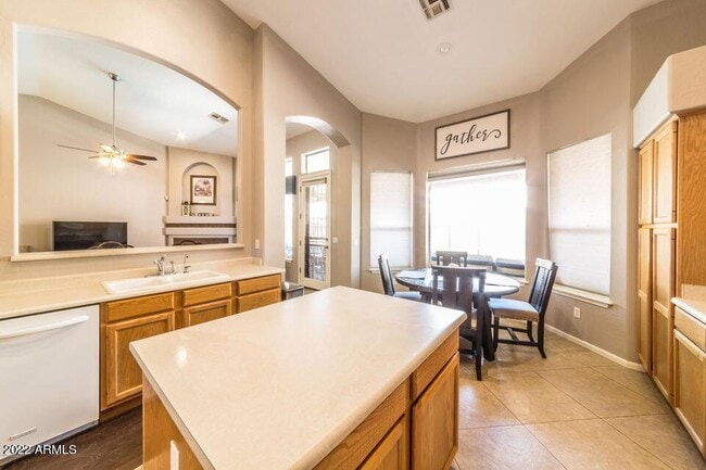 Building Photo - 13352 W Alvarado Dr