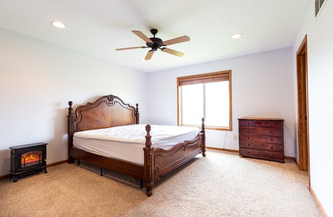 Building Photo - 6311 Fairway Dr NW