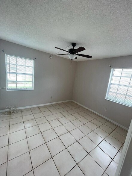 Building Photo - 479 NE 210th Cir Terrace