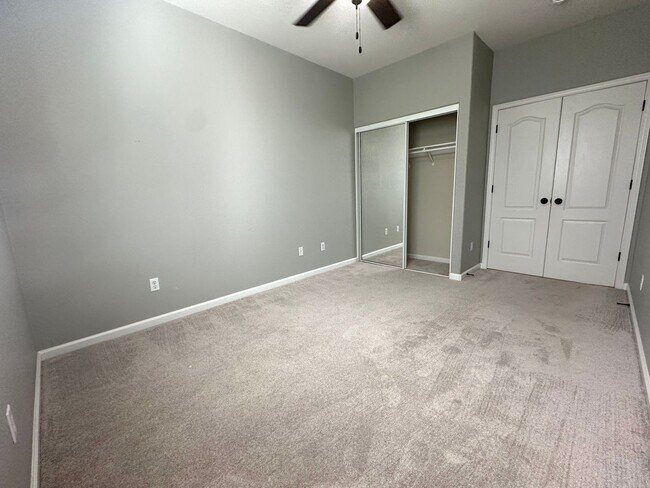 Building Photo - Gorgeous 4 Bedroom with Backyard Oasis wit...