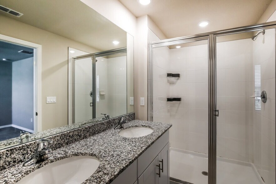 Building Photo - 3565 San Bernardino Way