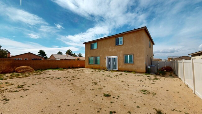 Building Photo - Cozy 4 Bedroom 2.5 Bath in Adelanto!