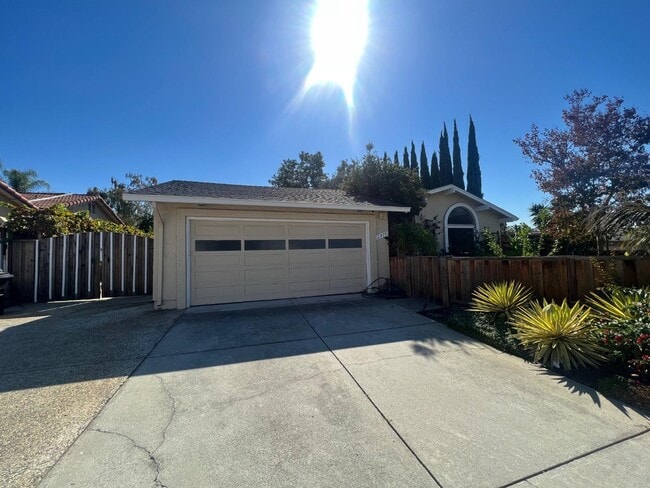 Primary Photo - 2975 Fahrner Ct