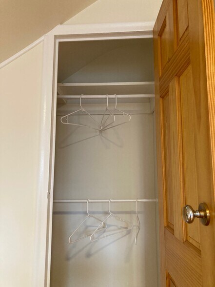 Building Photo - 3097 Lincolnview St