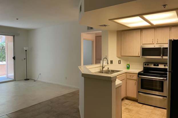 Building Photo - 640 Camino De La Reina