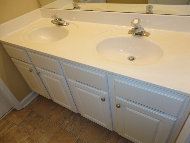 Building Photo - 697 Mountain Oaks Parkway