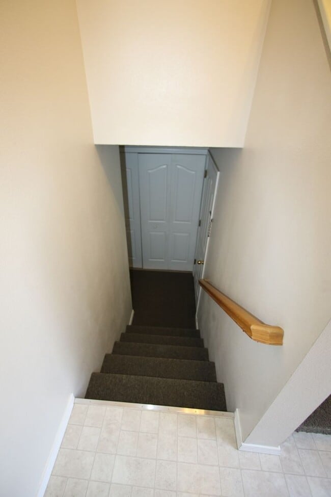 Building Photo - 3 Bedroom Eagle River Townhouse!