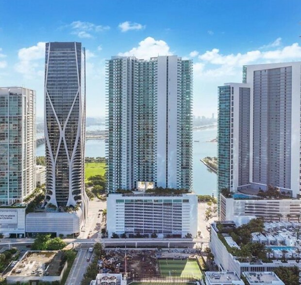 Building Photo - 900 Biscayne Blvd