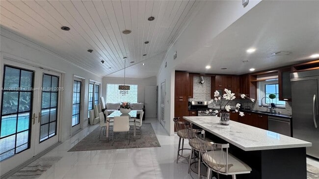 Building Photo - 1332 Van Buren St