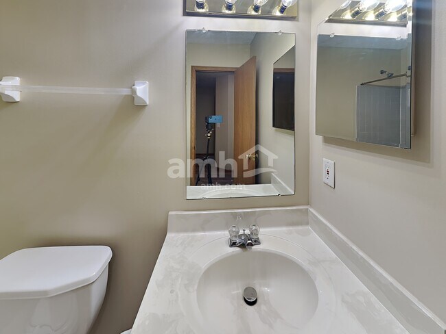 Building Photo - 1333 Sandrell Drive