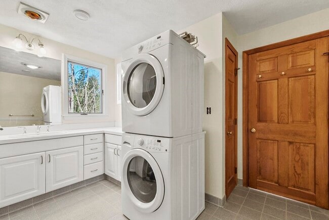 Building Photo - 72 Cambridge Rd