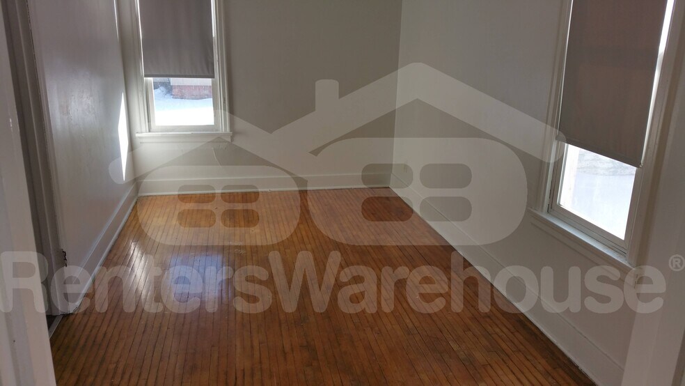 Building Photo - 224 S Park St