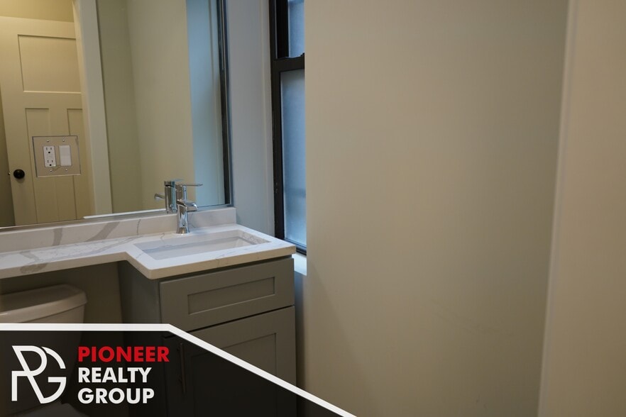 Building Photo - 501 W Belmont Ave