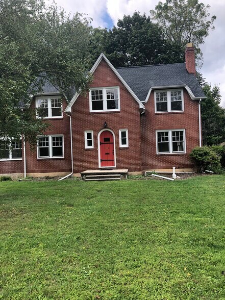 Building Photo - 245 E Hamilton Ave