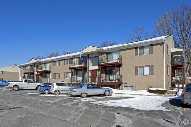 Hawk Lake Apartments & Townhomes - Walled Lake, MI | Apartment Finder