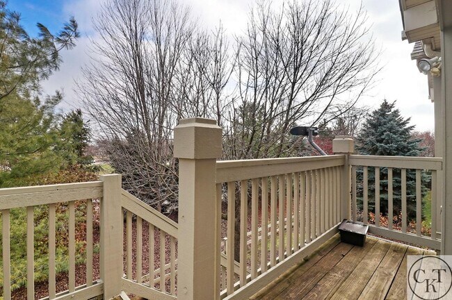 Building Photo - 2139 Vanderbilt Dr