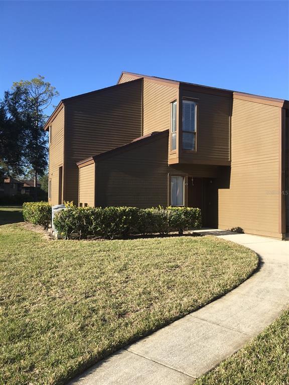 End unit, first floor - 43 Hembury Ln