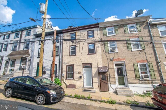 Building Photo - 187 Conarroe St