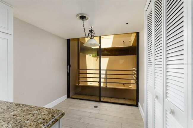 Building Photo - 2775 Kipps Colony Dr S