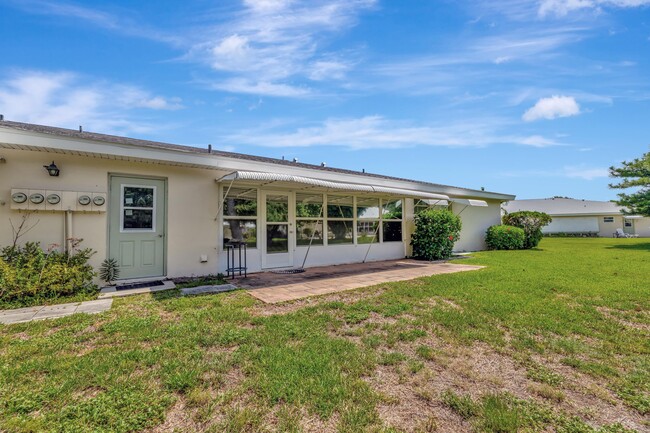 Building Photo - 215 Manatee Ln