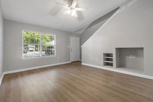 Building Photo - 2738 W Tharpe St