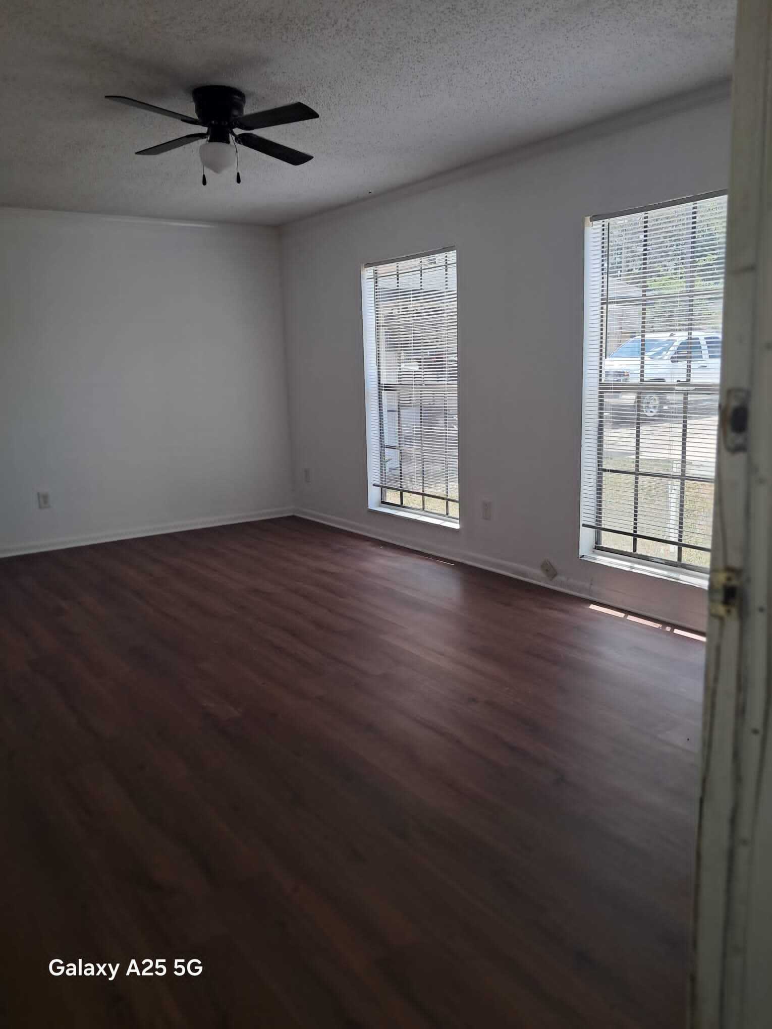 Building Photo - 810 Meadowbrook Dr