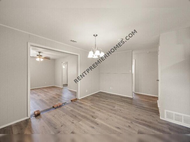 Building Photo - 2510 S Fielder Rd