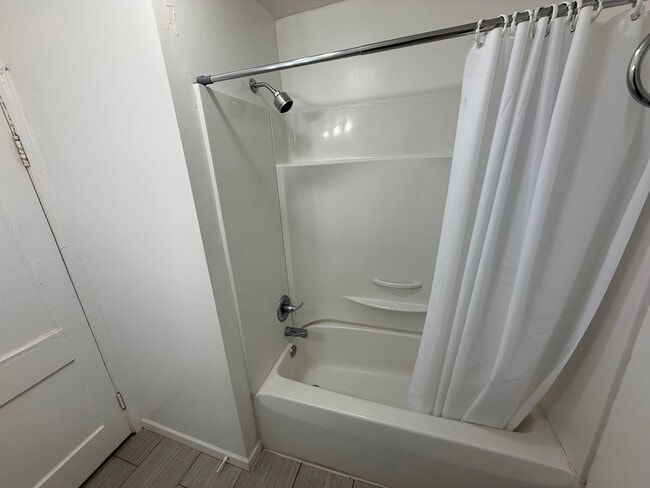 Building Photo - 3315 Valley Dr