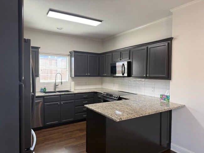 Building Photo - Rare Baylor Bubble Rental | Walk to Campus | 4 Bed / 3 Bath