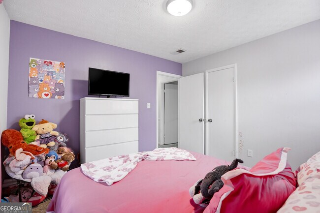 Building Photo - 405 King Arthur Ct