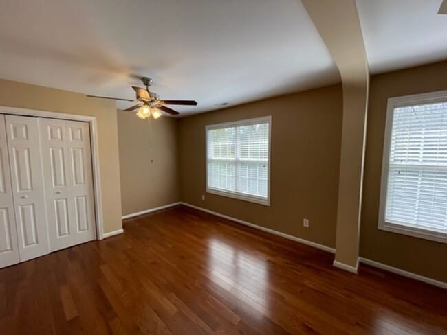 Building Photo - Amazing Hillsborough Home!