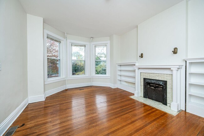 Building Photo - 3127 W Franklin St