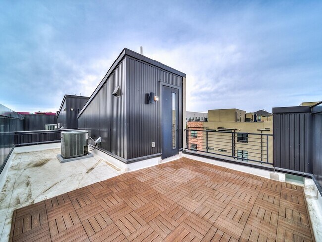 Building Photo - 2916 Hawthorne Ave