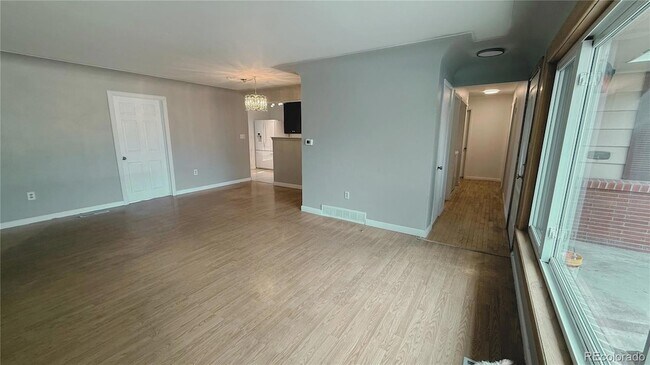 Building Photo - 273 S 13th Ave