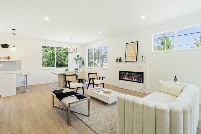 Building Photo - Montlake Townhome