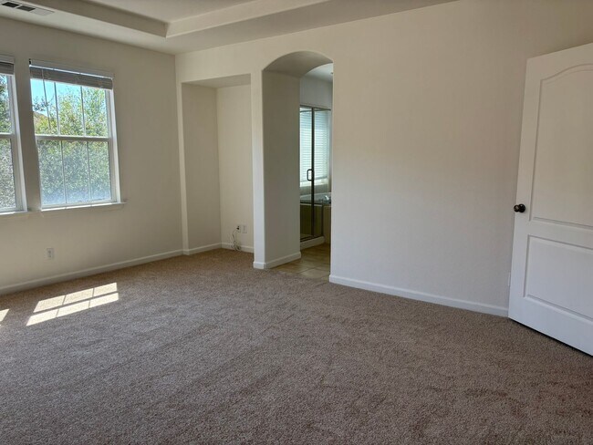 Building Photo - Spacious 4 bed/3 bath home in San Ramon