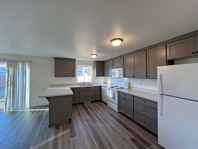 Building Photo - 16241-16243 Curry Ct SE