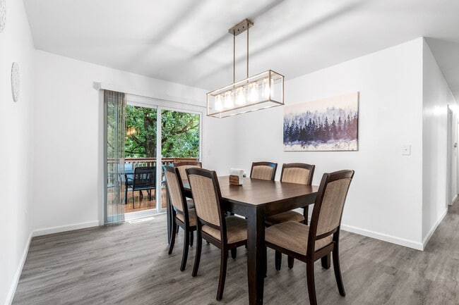 Building Photo - 2662 Smoke View Dr