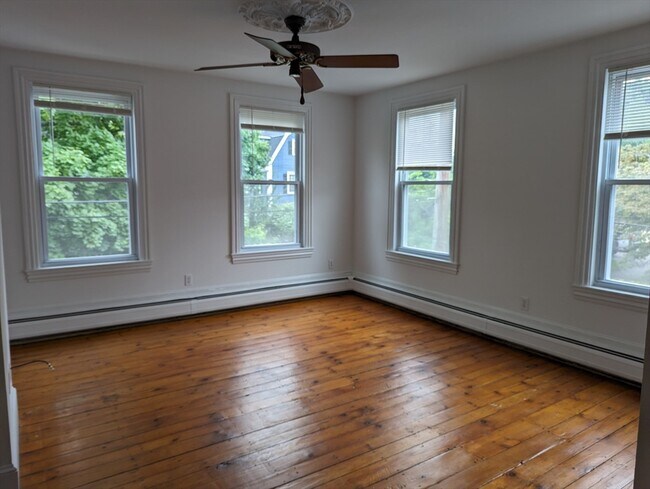 Building Photo - 33 Merrill St