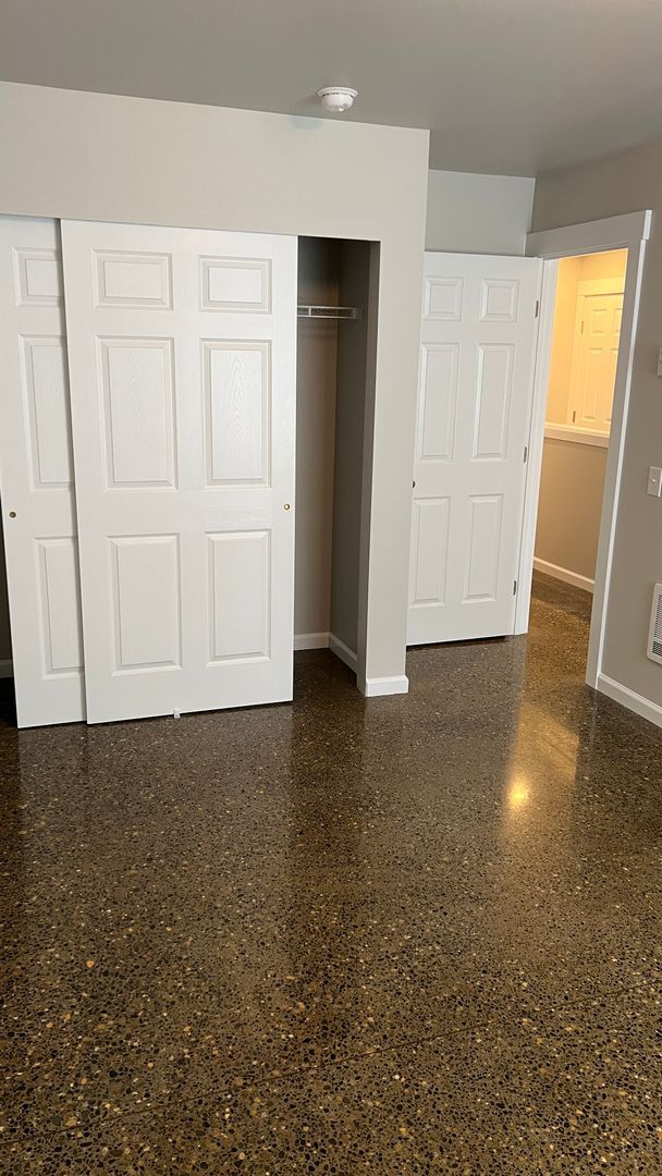 Building Photo - Charming 3-Bed Duplex with 2.5 Baths & 1600 Sq Ft - Prime Tacoma Location!