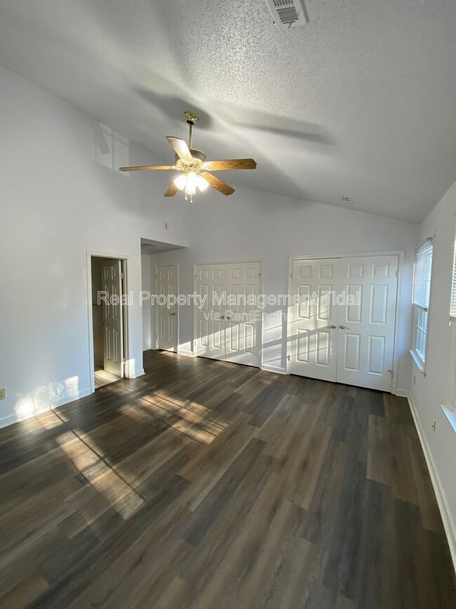 Building Photo - 610 Guy Ln