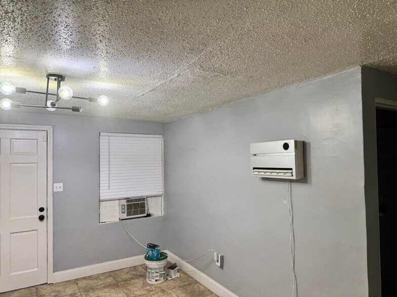 Building Photo - 1214 Gillespie Ave