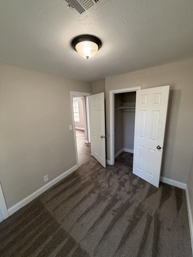 Building Photo - 1557 N Volutsia