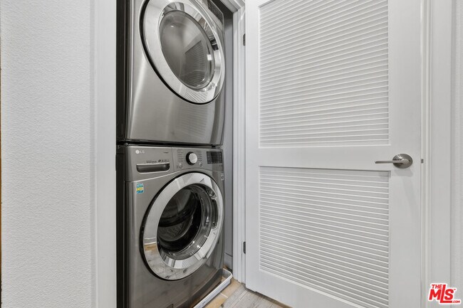 Building Photo - 9942 Artesia Blvd