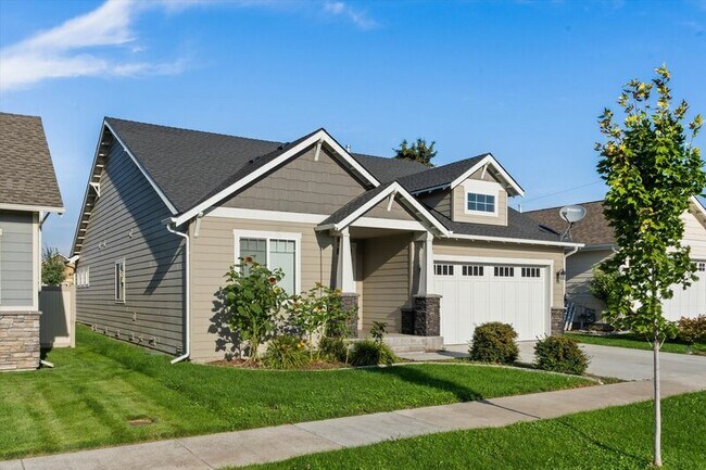 Building Photo - 8013 N Hibiscus Ln