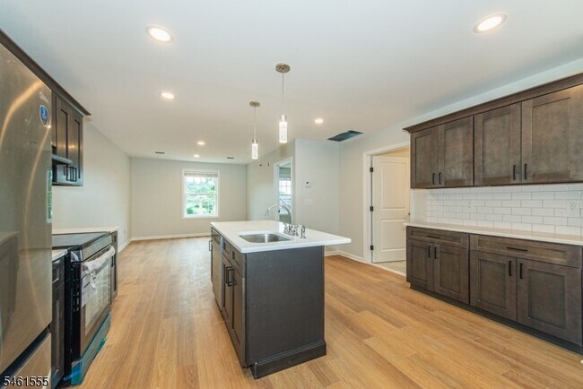 Building Photo - 39 Ledgewood Ave