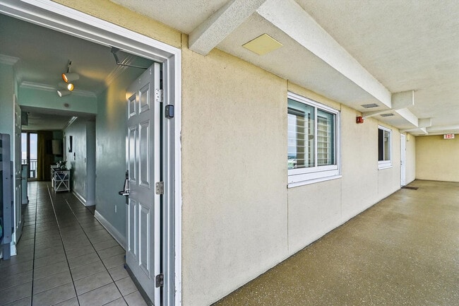 Building Photo - 14701 Front Beach Rd