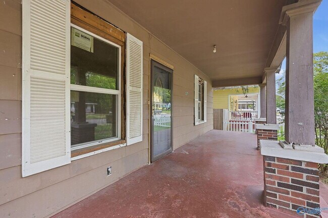 Building Photo - Single Family Home For Rent