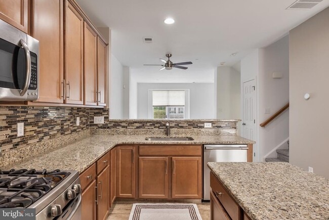 Building Photo - 490 N Palace Dr