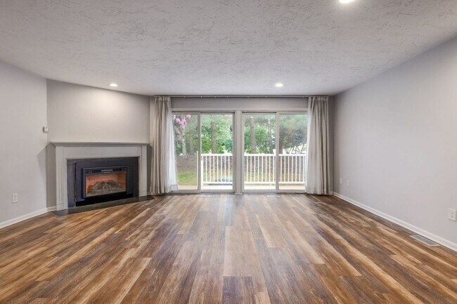 Building Photo - 78 Pointe Rok Dr